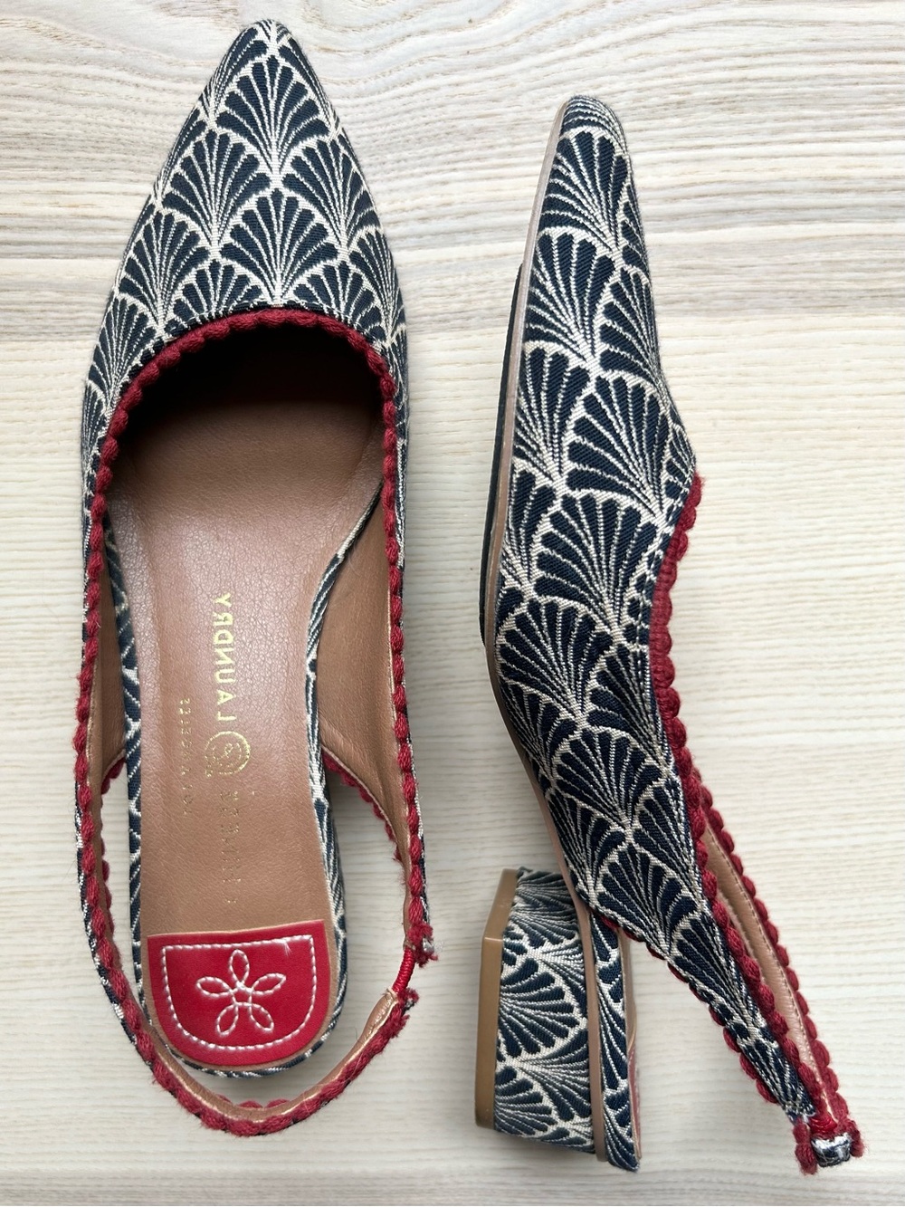 Chinese Laundry Mango Pump Pointy Toe Low Heel Blue Red Size 7.5